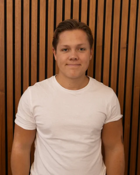 Portræt af Isak Strömberg, Client Success Manager hos VideoVicer